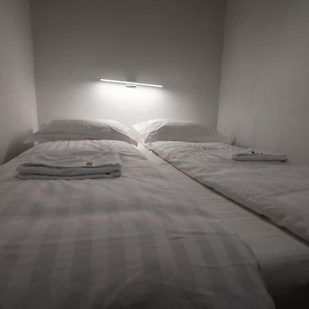בודפשט Pest-Port Private Apartment Room-6 מראה חיצוני תמונה