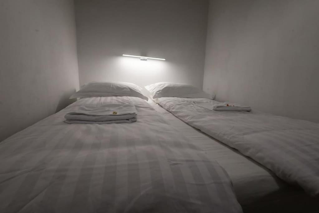 בודפשט Pest-Port Private Apartment Room-6 מראה חיצוני תמונה